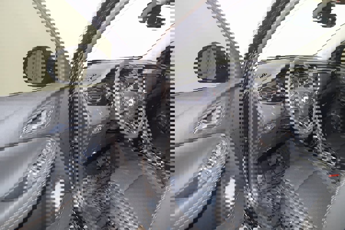 Used 2023 Buick Encore GX Preferred w/ Cold Weather Comfort Package image 43