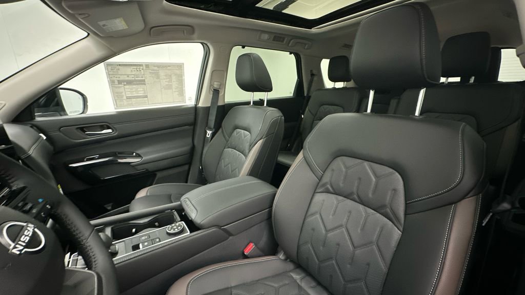 New 2026 Nissan Pathfinder Platinum AWD/4WD image 9
