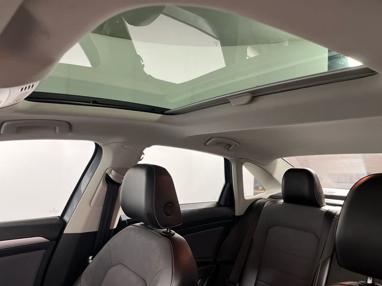 Used 2025 Volkswagen Jetta SE FWD image 25