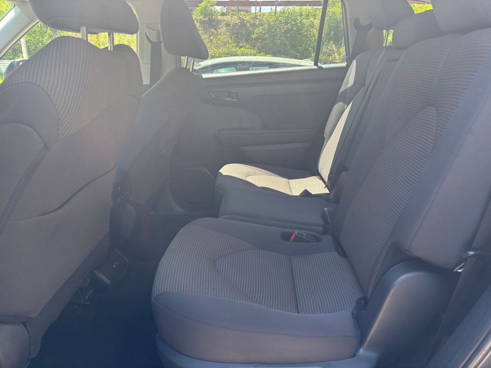 Used 2025 Toyota Highlander LE FWD image 29