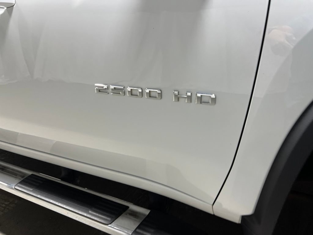 Used 2022 Chevrolet Silverado 2500 LT AWD/4WD image 9