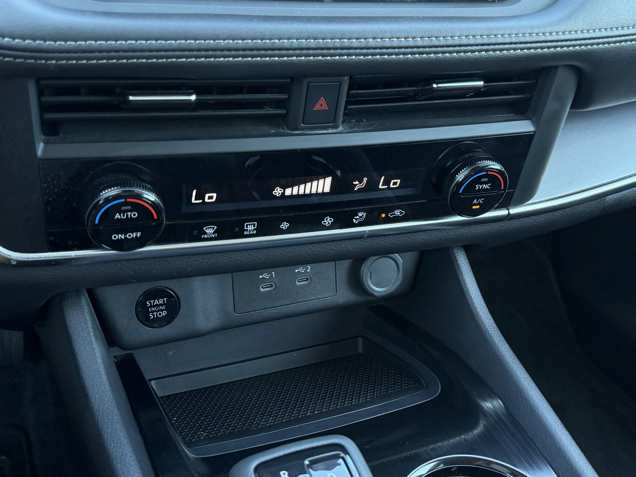 Used 2024 Nissan Rogue SV AWD/4WD image 12