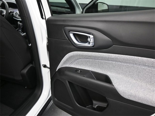 Used 2025 Jeep Compass Sport image 14