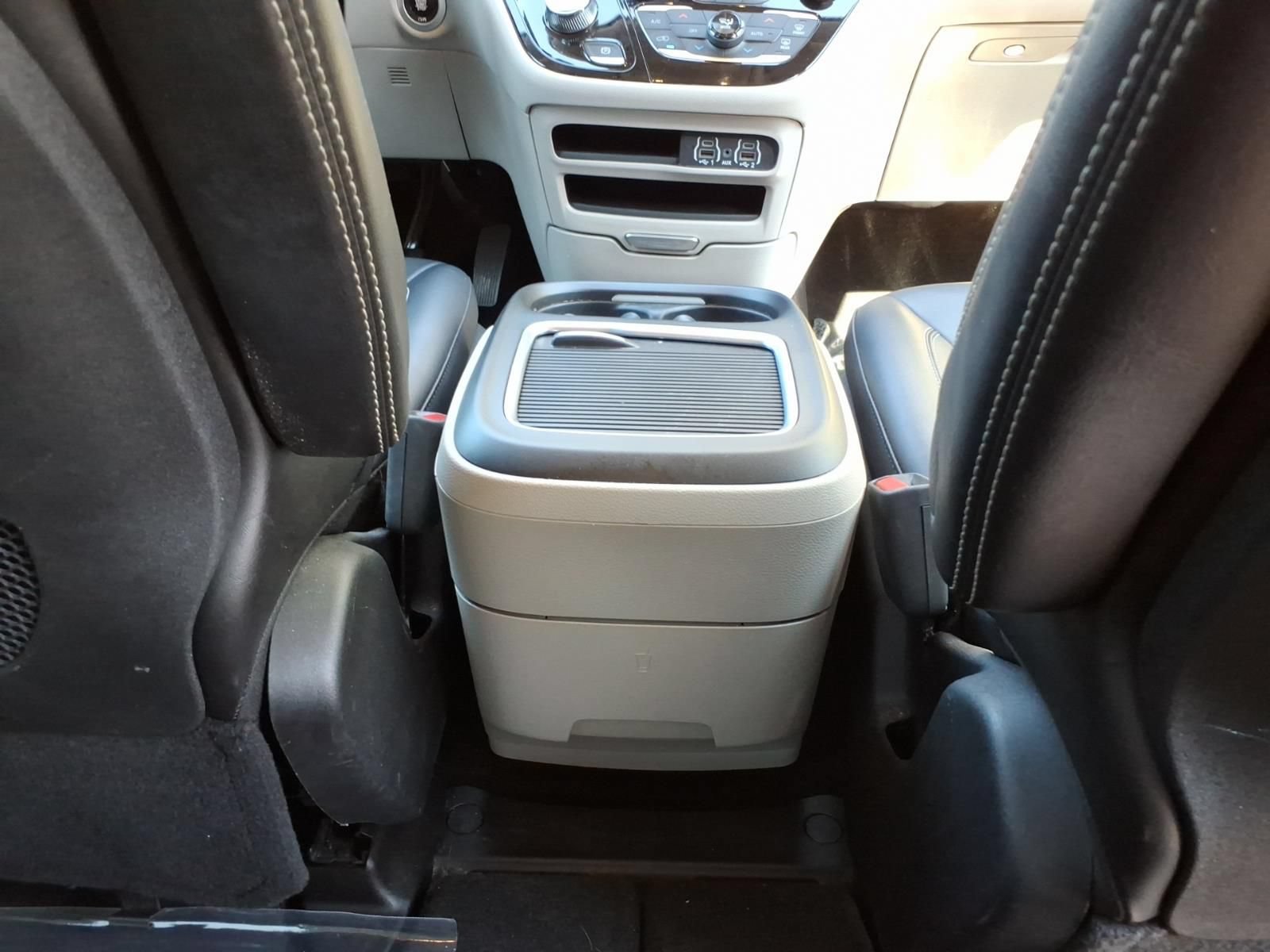 Used 2024 Chrysler Pacifica Touring-L FWD image 21