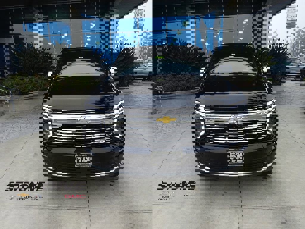 New 2026 Chevrolet Suburban Premier image 2