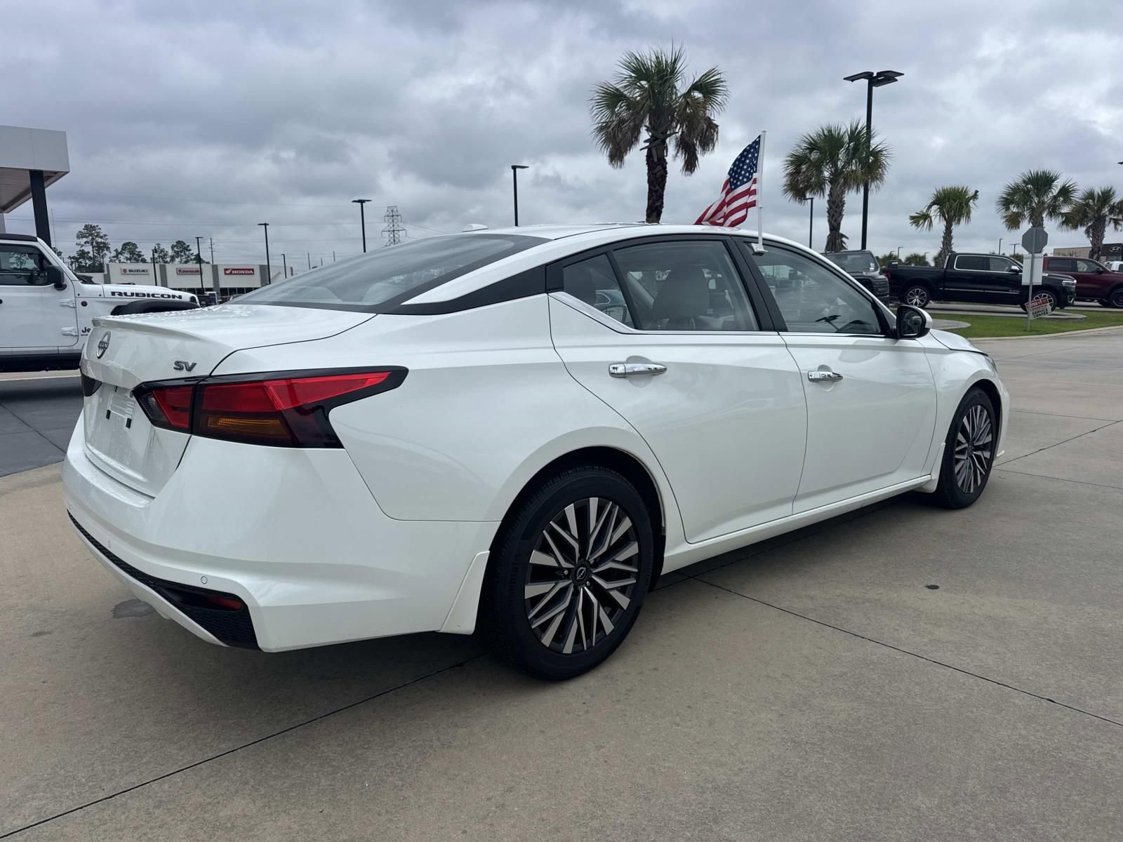 Used 2023 Nissan Altima 2.5 SV FWD image 7