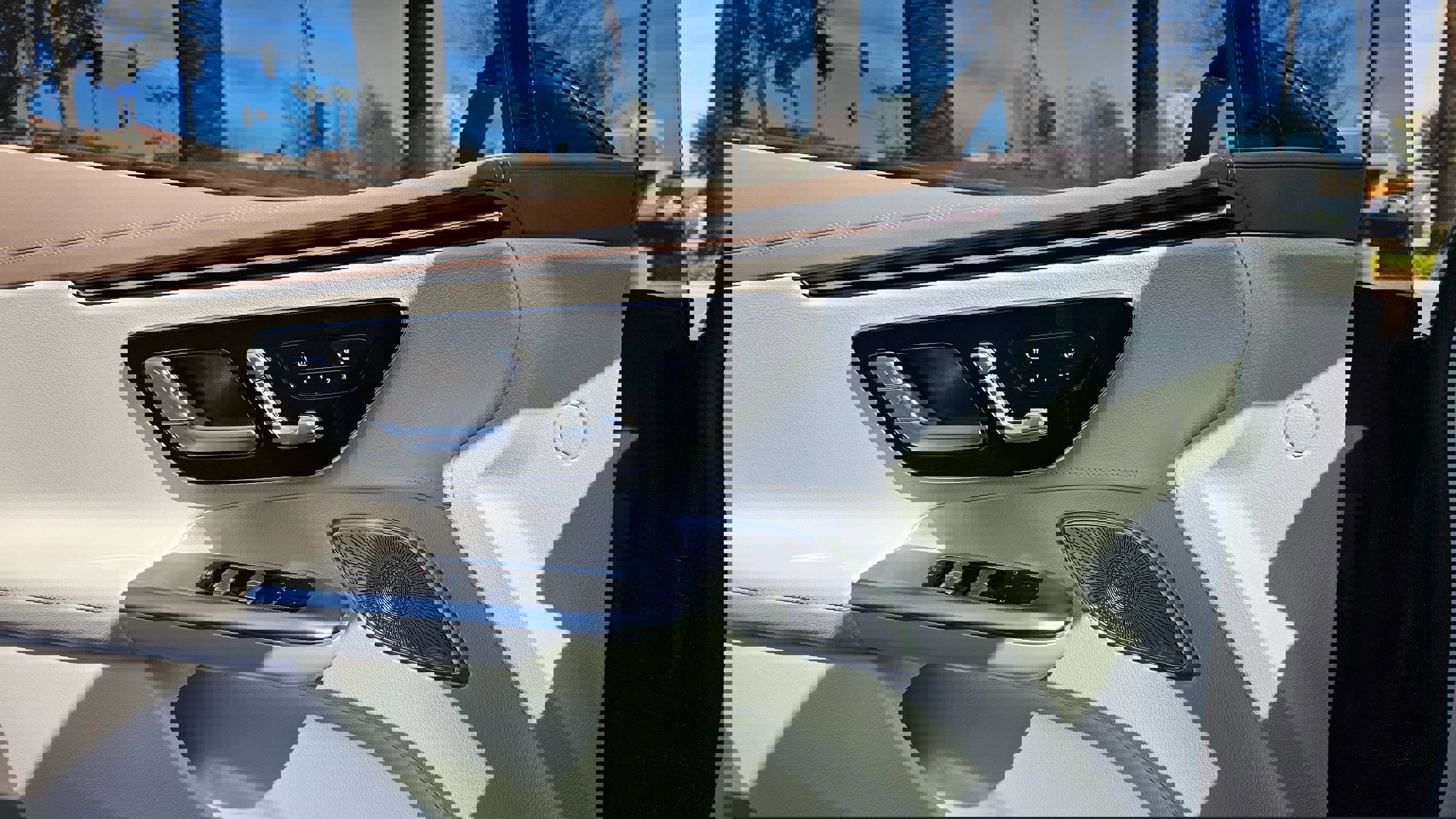 Used 2023 Mercedes-Benz EQE 500 4MATIC Sedan w/ Exclusive Trim Package image 41