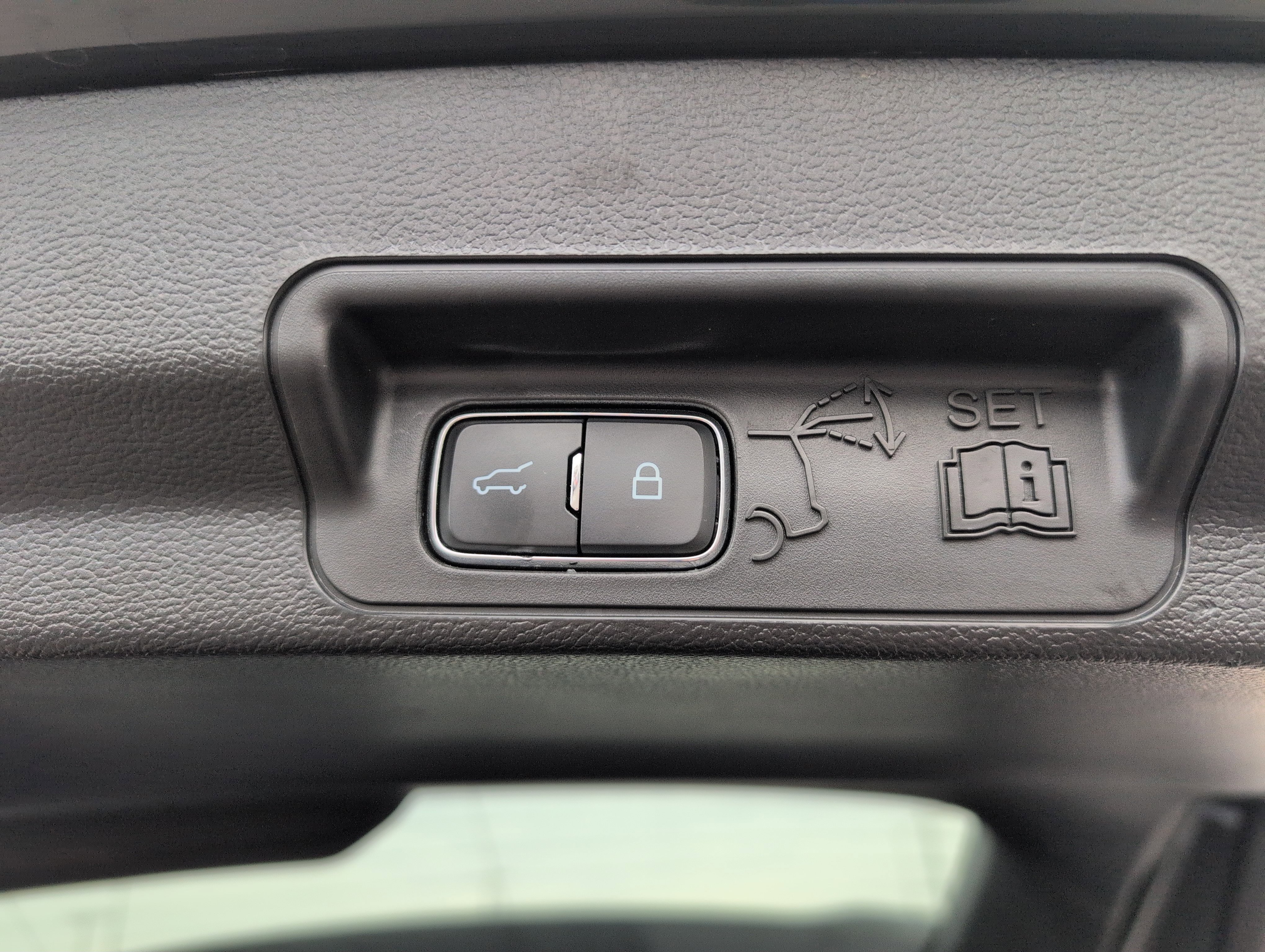 Used 2024 Ford Explorer XLT w/ Equipment Group 202A image 37