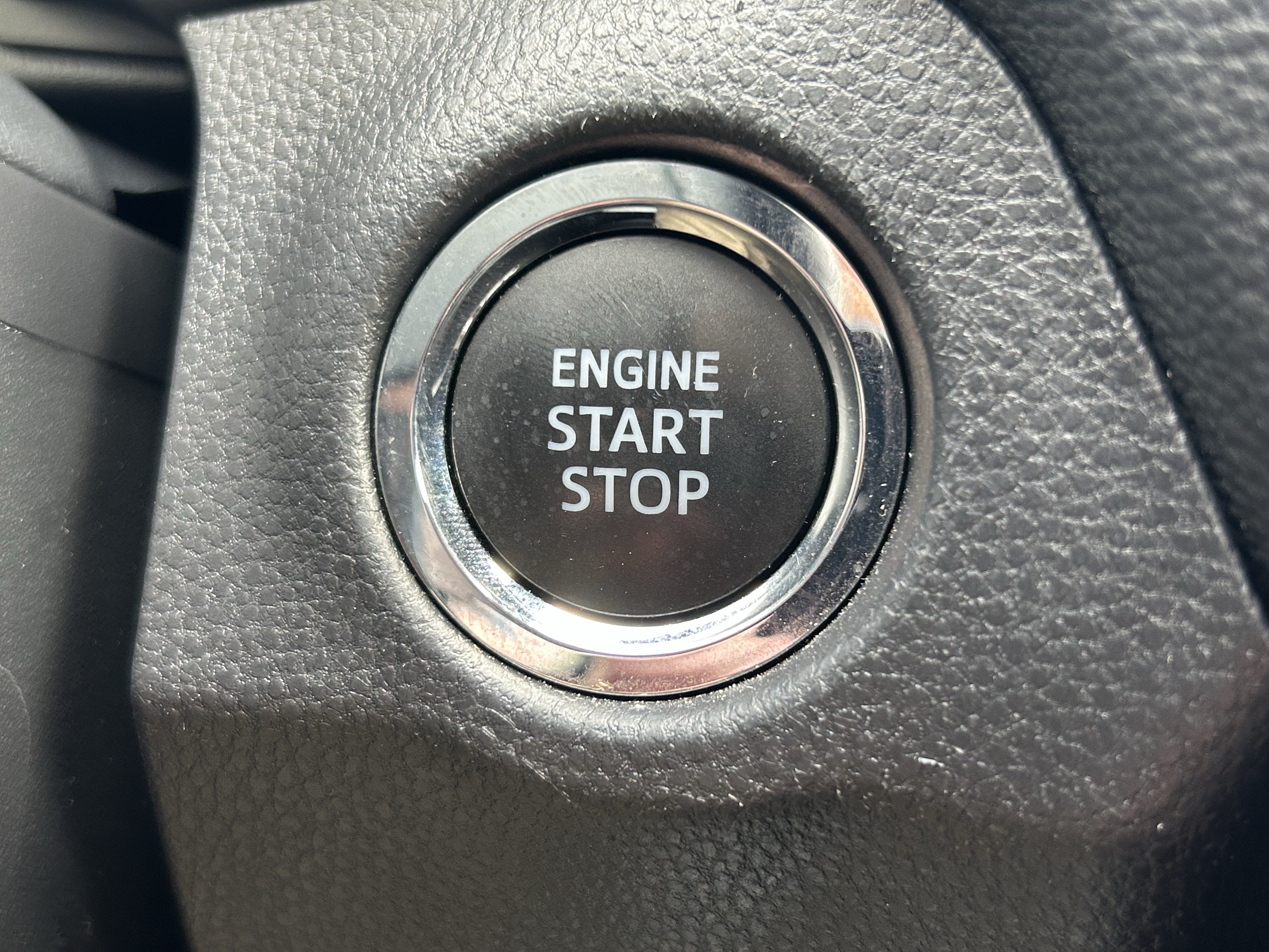 Certified 2025 Toyota RAV4 XLE FWD image 32