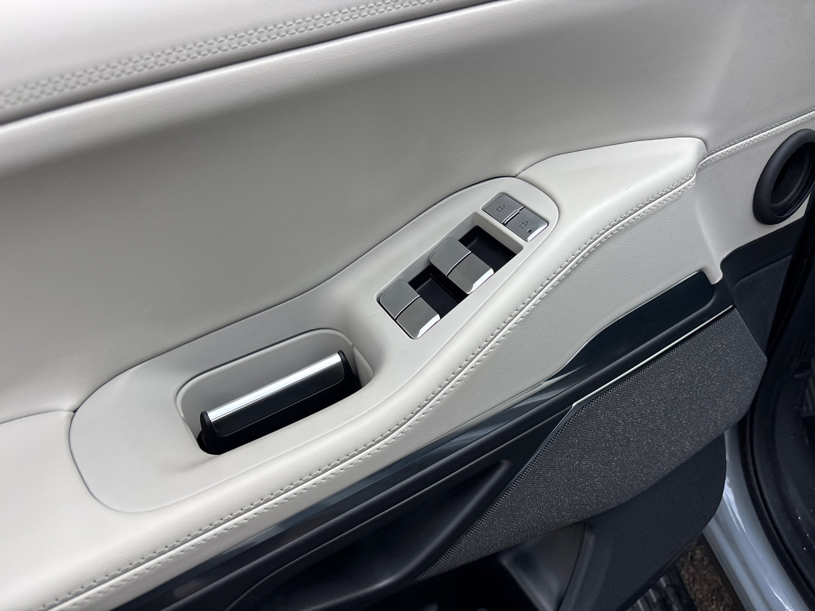 New 2026 Lincoln Navigator Reserve w/ Jet Appearance Package AWD/4WD image 12