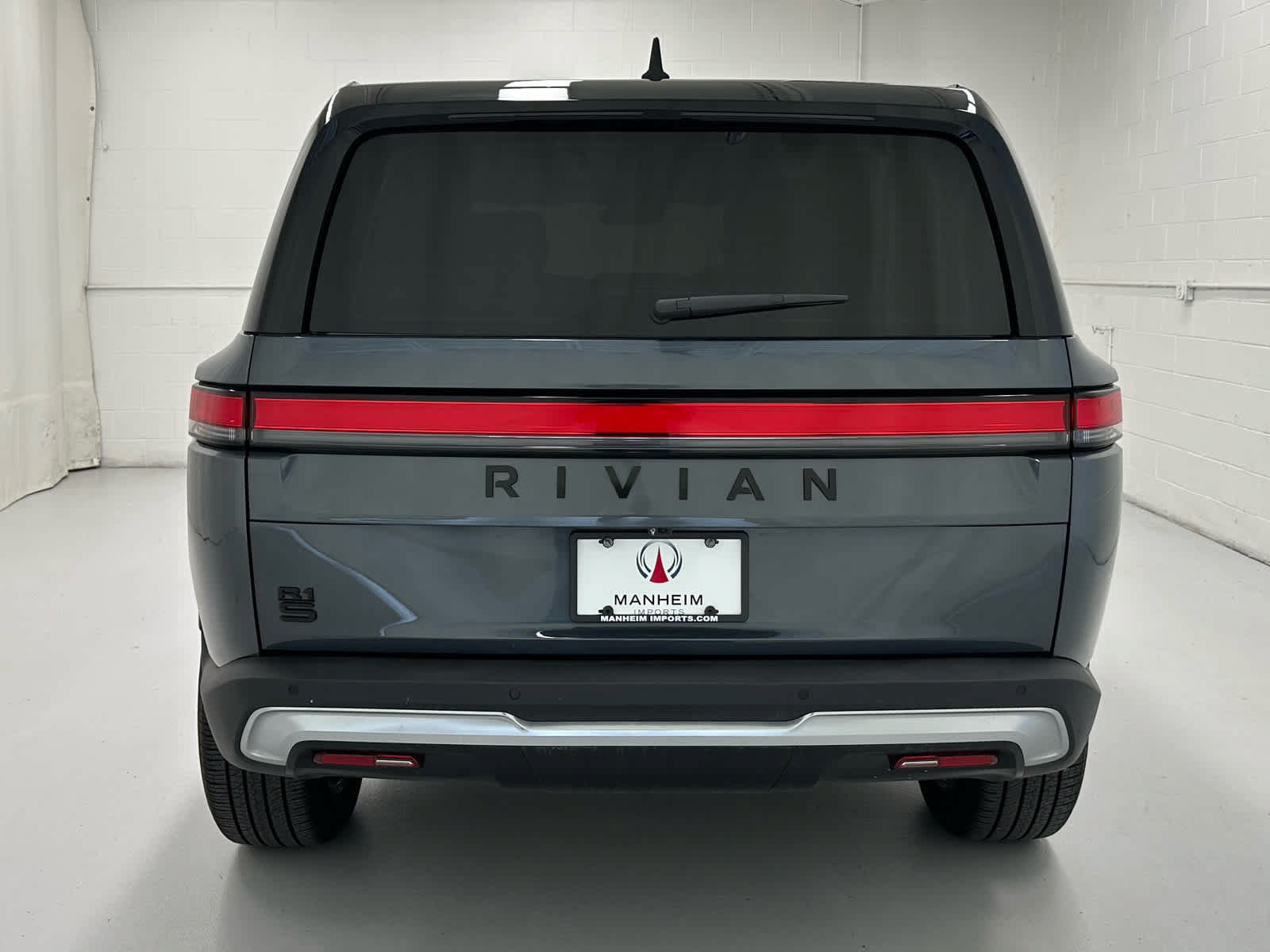 Used 2024 Rivian R1S Adventure Dual AWD/4WD image 7