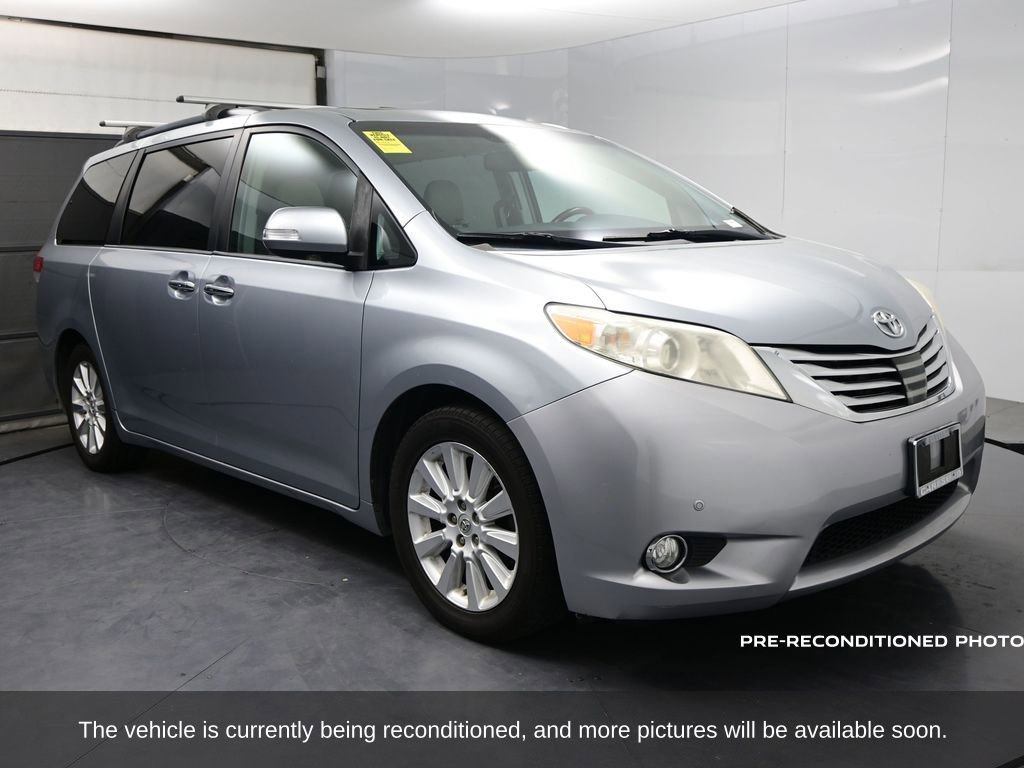 Used 2014 Toyota Sienna Limited w/ Limited Premium Package image 2