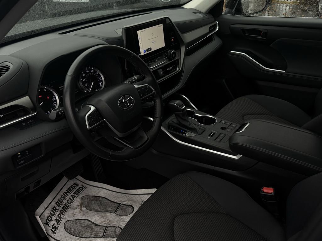 Used 2024 Toyota Highlander Limited image 12