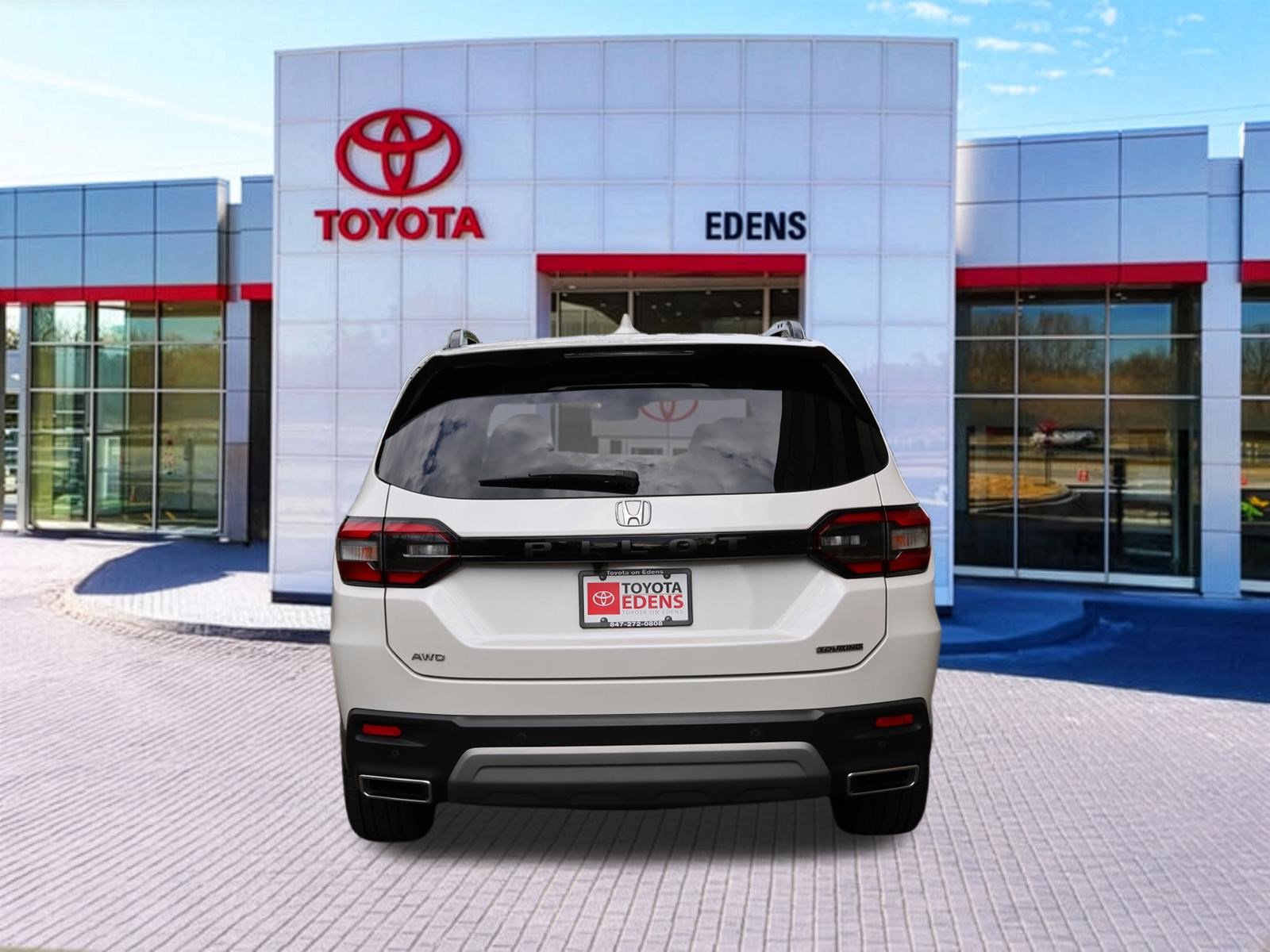 Used 2023 Honda Pilot Touring image 4