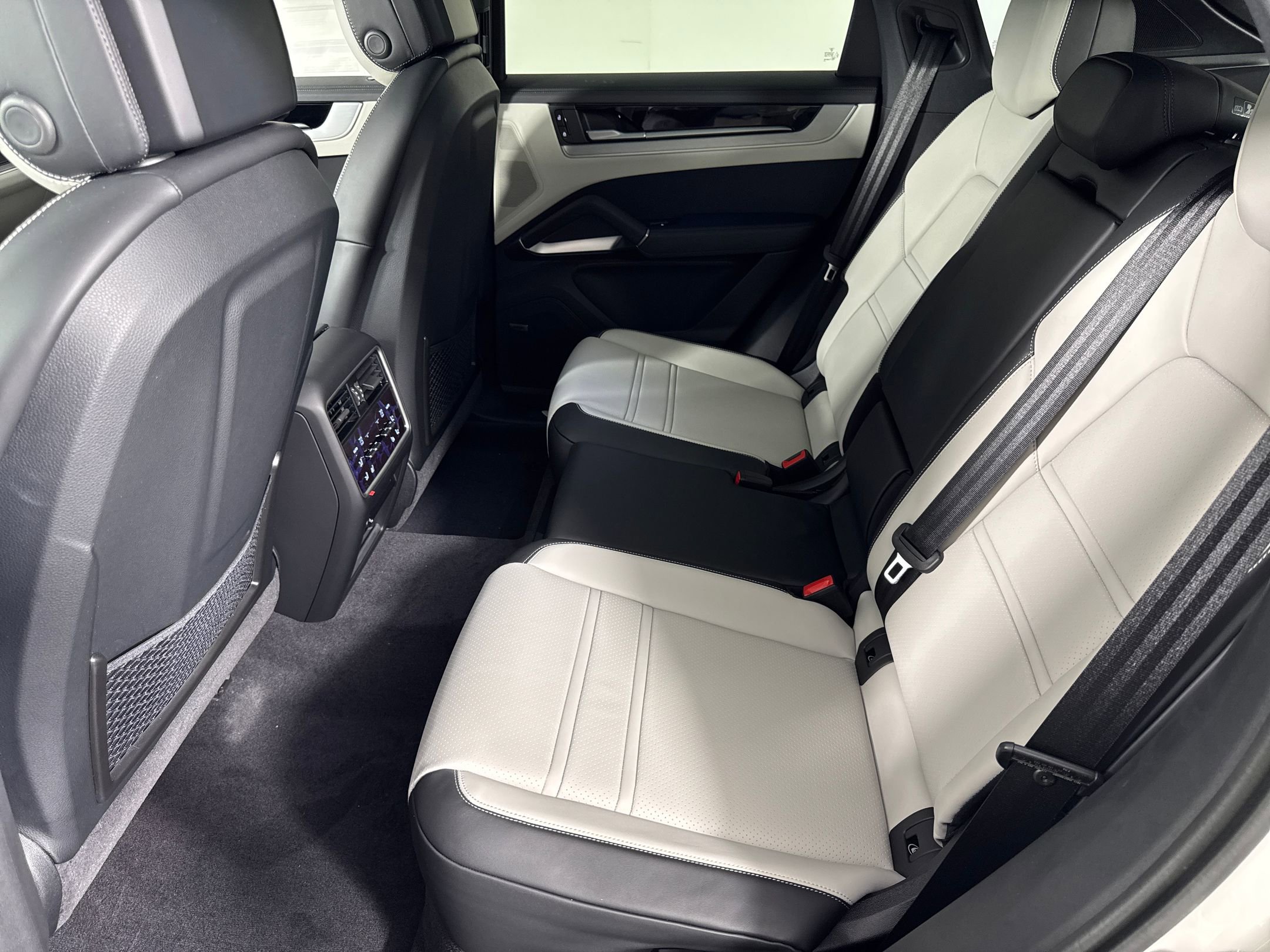 Used 2026 Porsche Cayenne S image 15