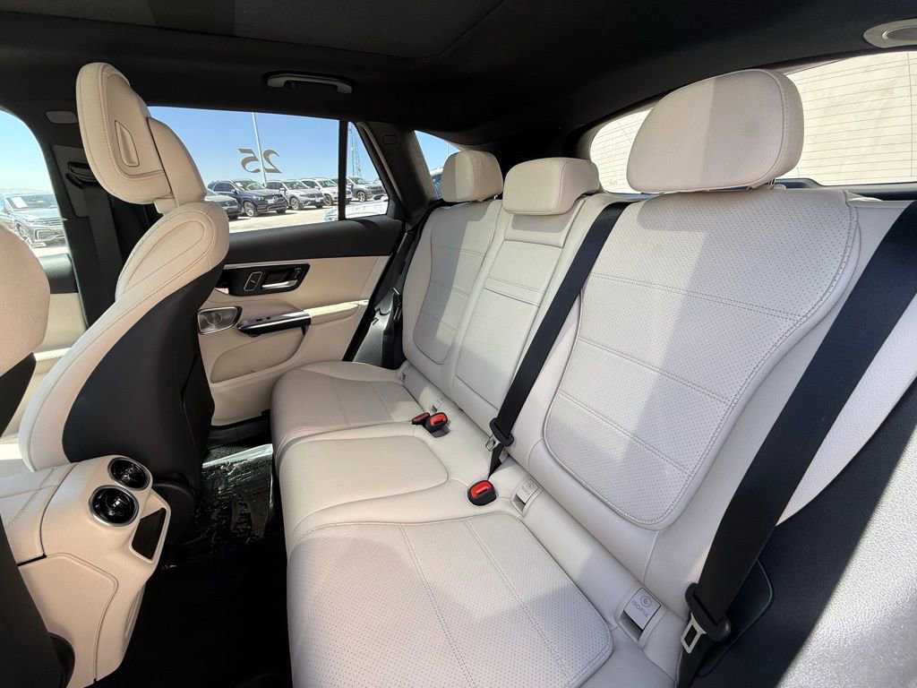 Used 2025 Mercedes-Benz GLC 300 image 12