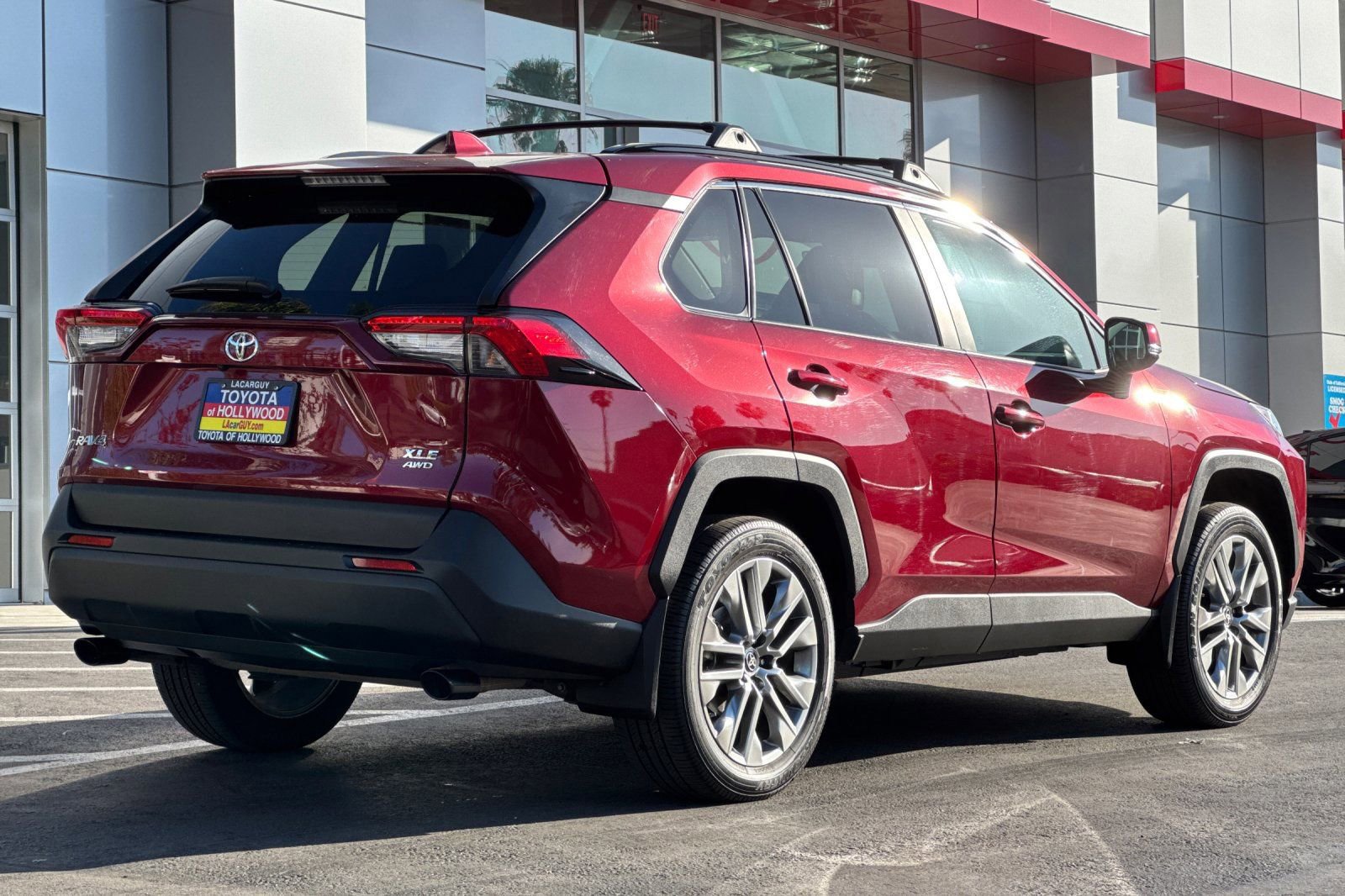 Used 2023 Toyota RAV4 XLE Premium image 4