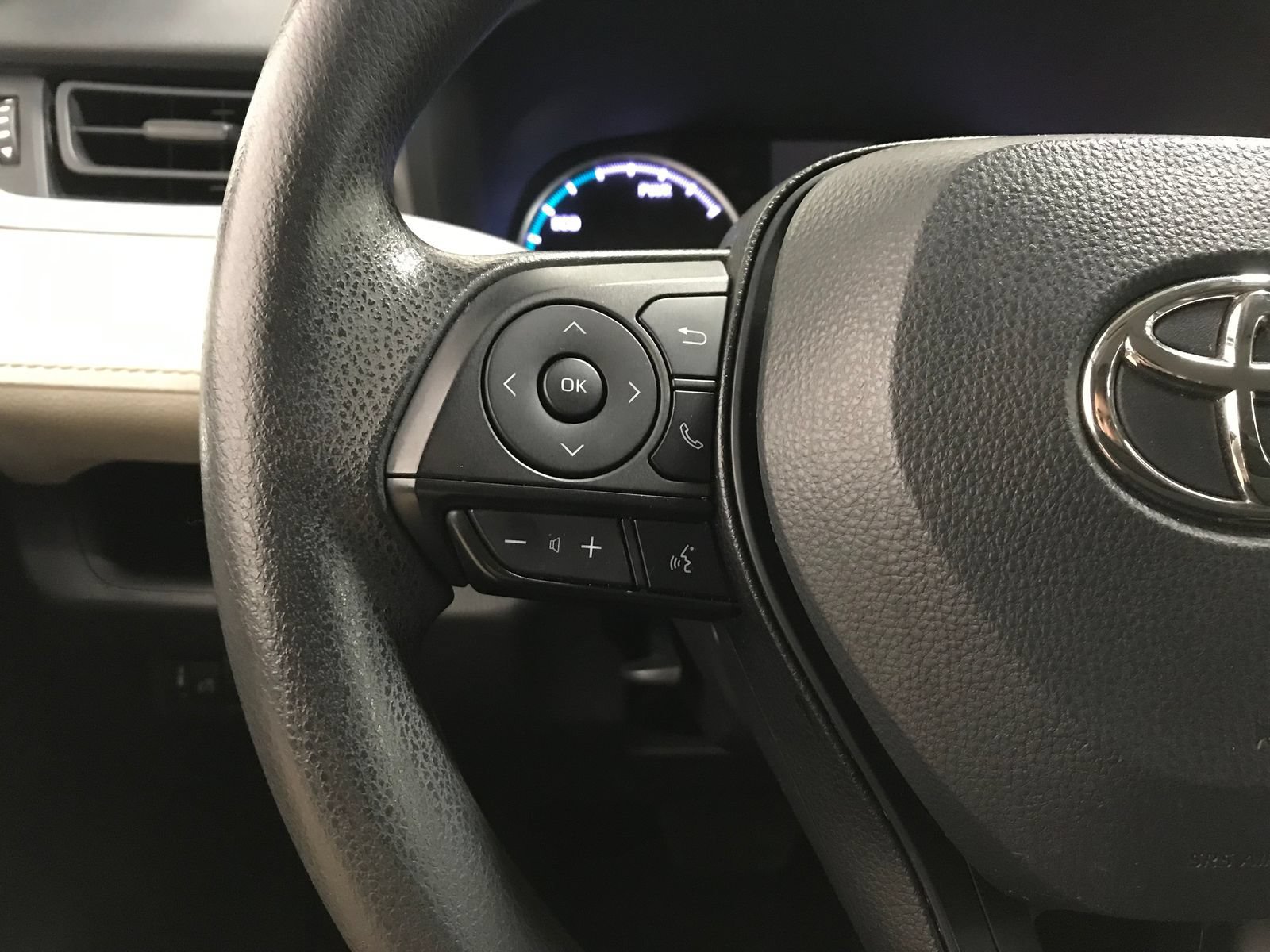 Used 2022 Toyota RAV4 XLE AWD/4WD image 18
