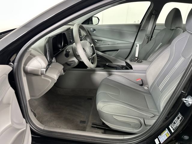 Used 2023 Hyundai Elantra SEL image 11