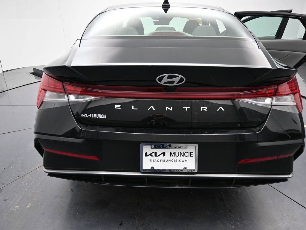 Used 2025 Hyundai Elantra SEL image 9