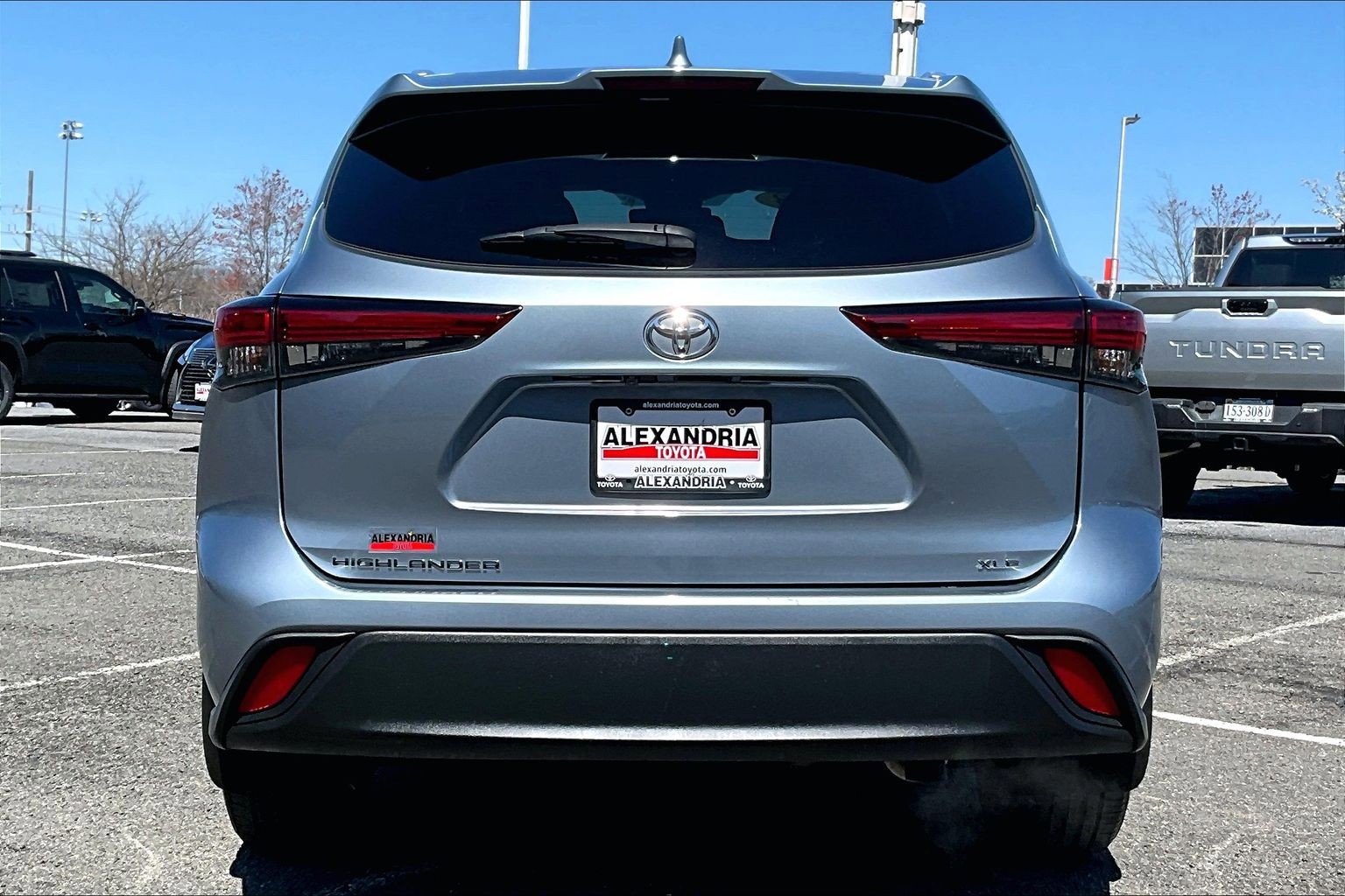 Used 2023 Toyota Highlander XLE image 4