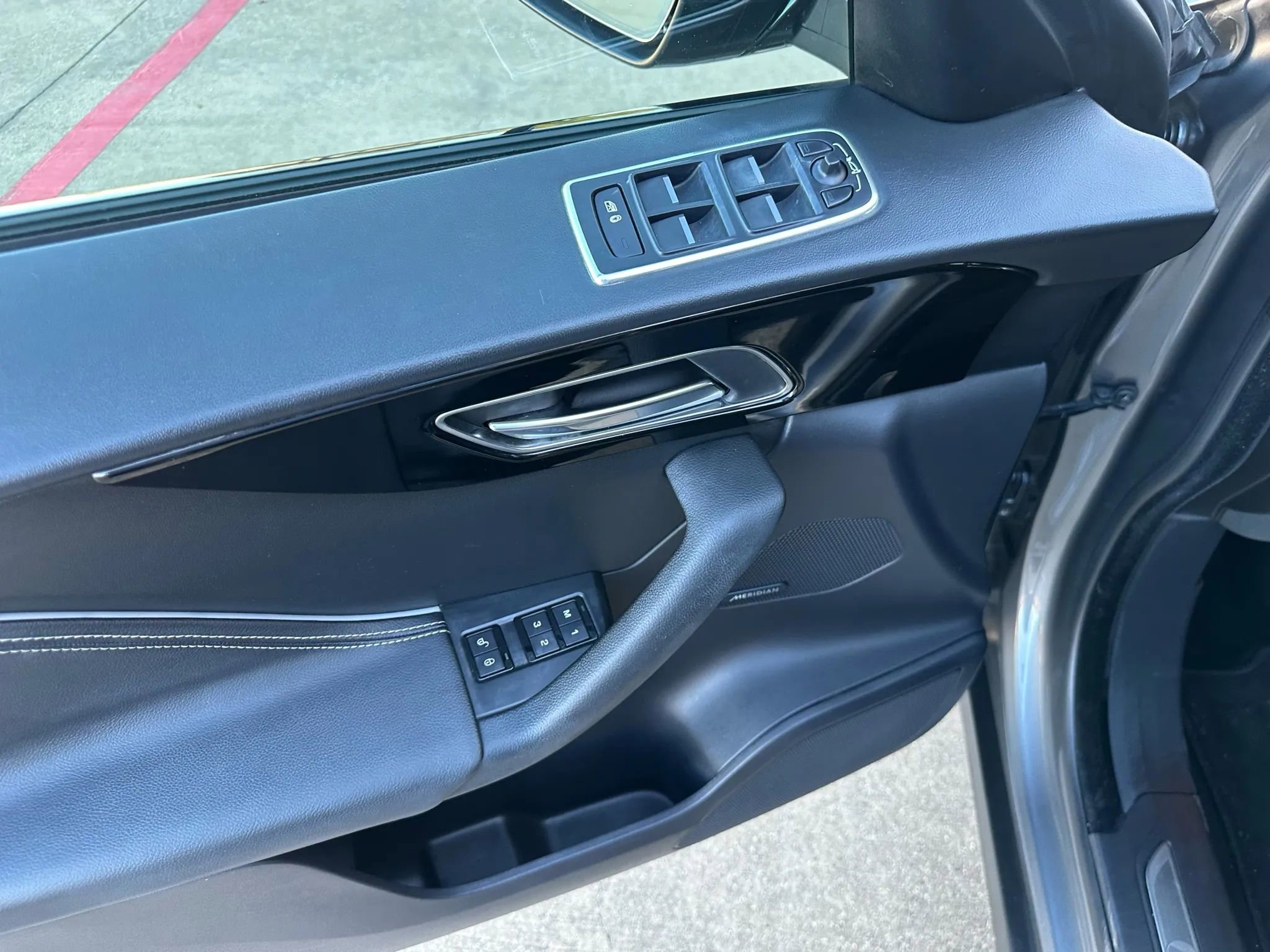 Used 2017 Jaguar F-PACE R-Sport image 32