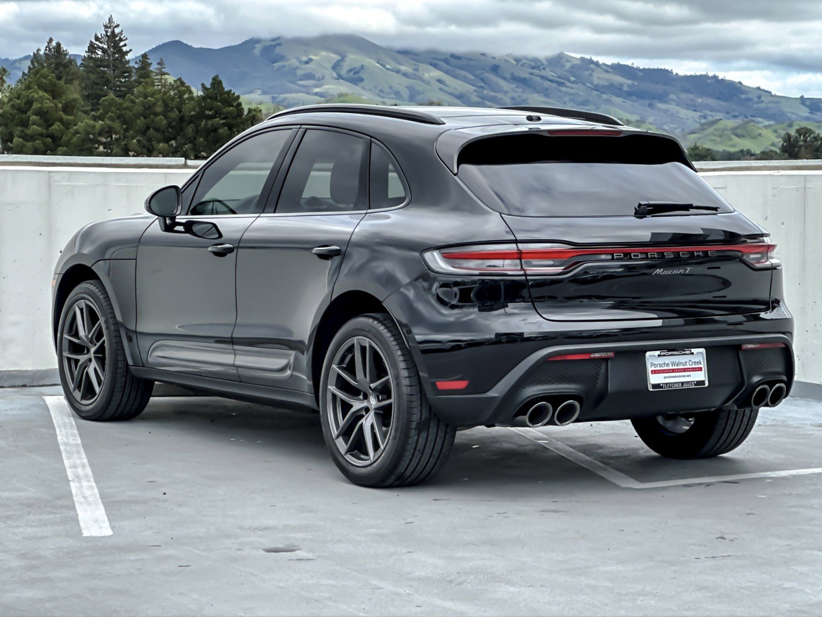 Certified 2023 Porsche Macan Turbo image 3