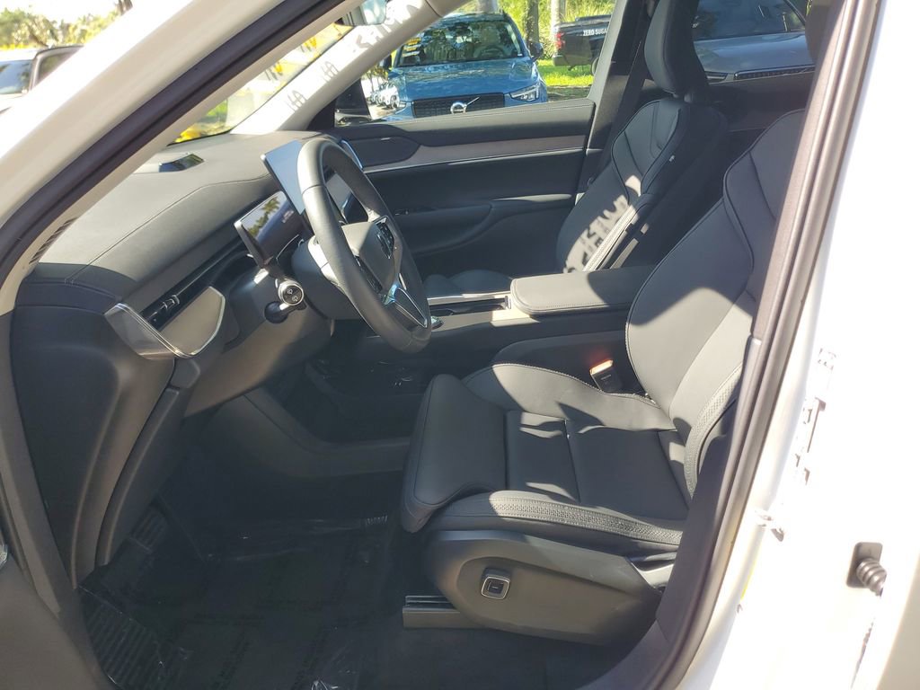 Certified 2025 Volvo EX90 Plus AWD/4WD image 17