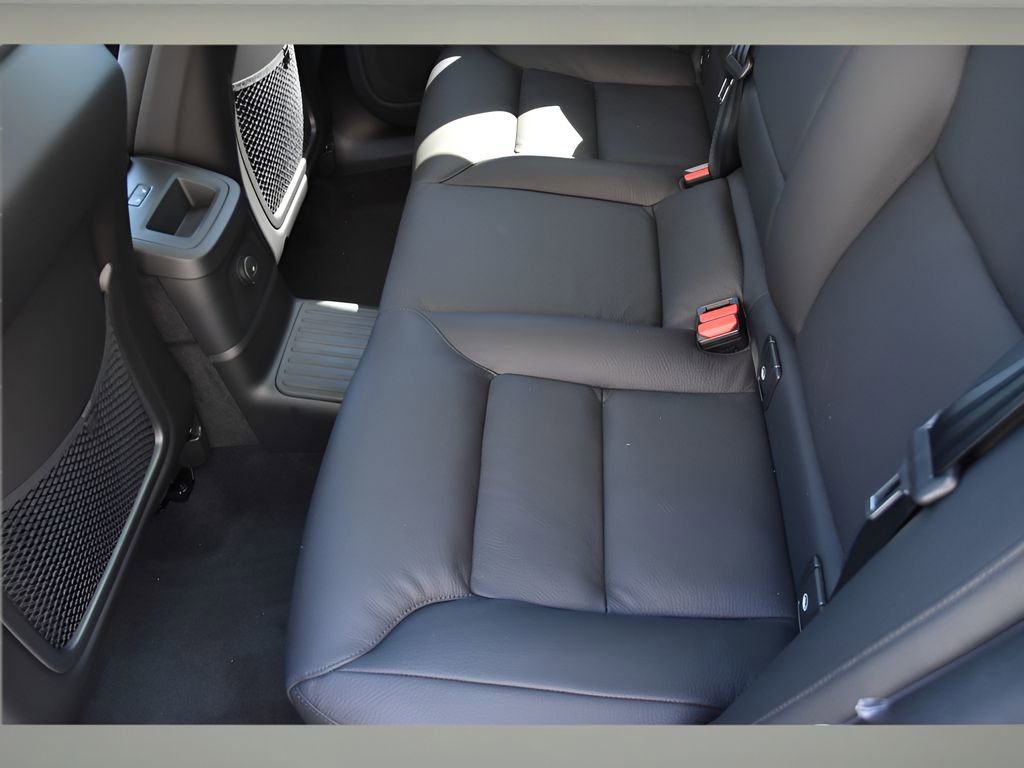 Certified 2025 Volvo XC60 T8 Plus w/ Protection Package Premier image 12