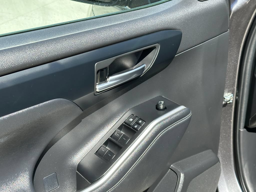 Used 2023 Toyota Highlander XLE FWD image 28