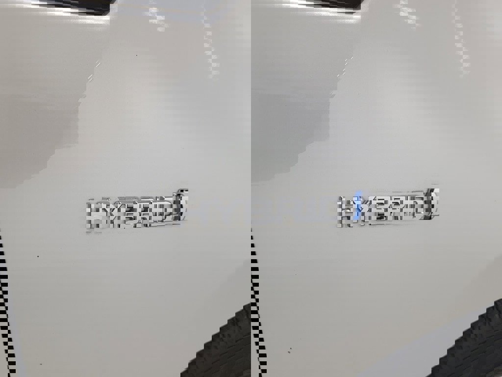 Used 2020 Toyota Prius LE image 9