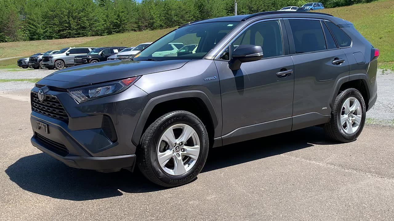 Used 2020 Toyota RAV4 LE w/ Carpet Mat Package AWD/4WD image 3