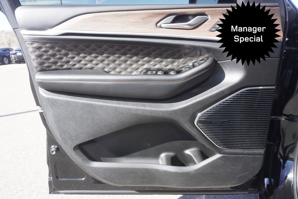 Used 2022 Jeep Grand Cherokee Summit w/ Adv Protech Group IV AWD/4WD image 17