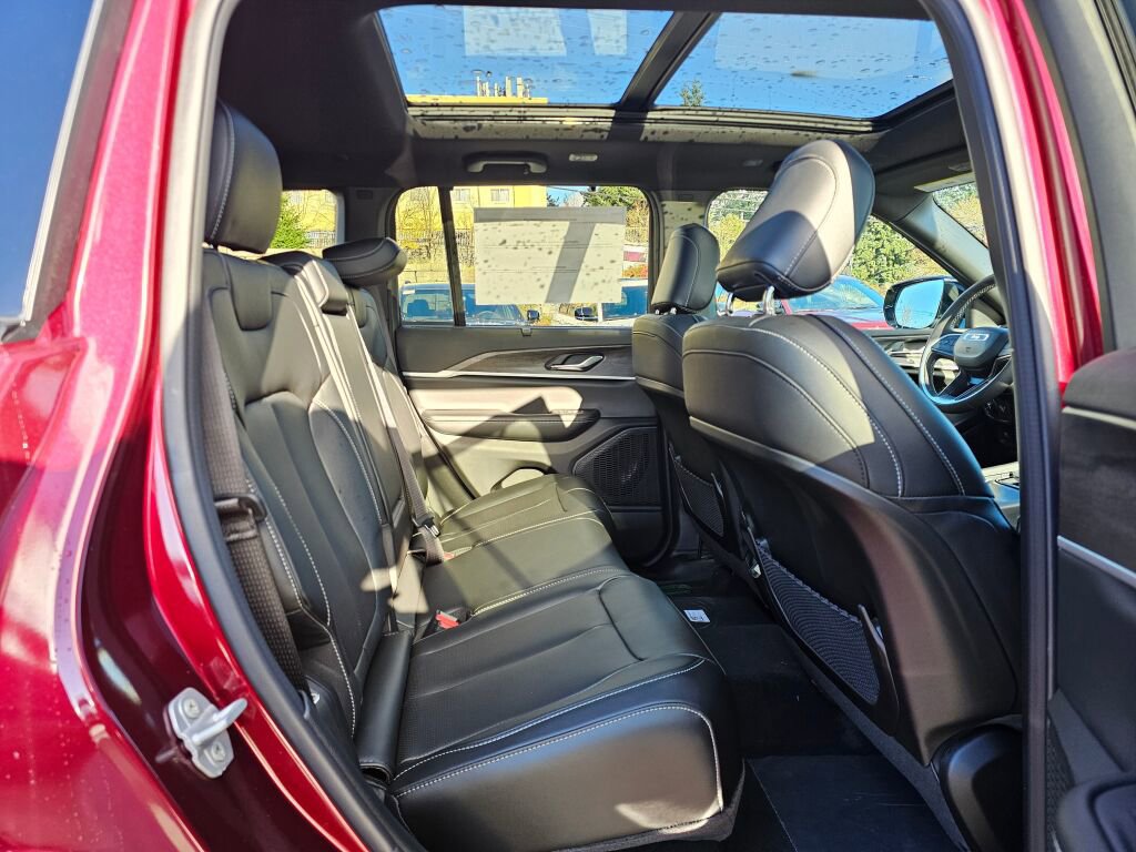 New 2025 Jeep Grand Cherokee Limited image 13