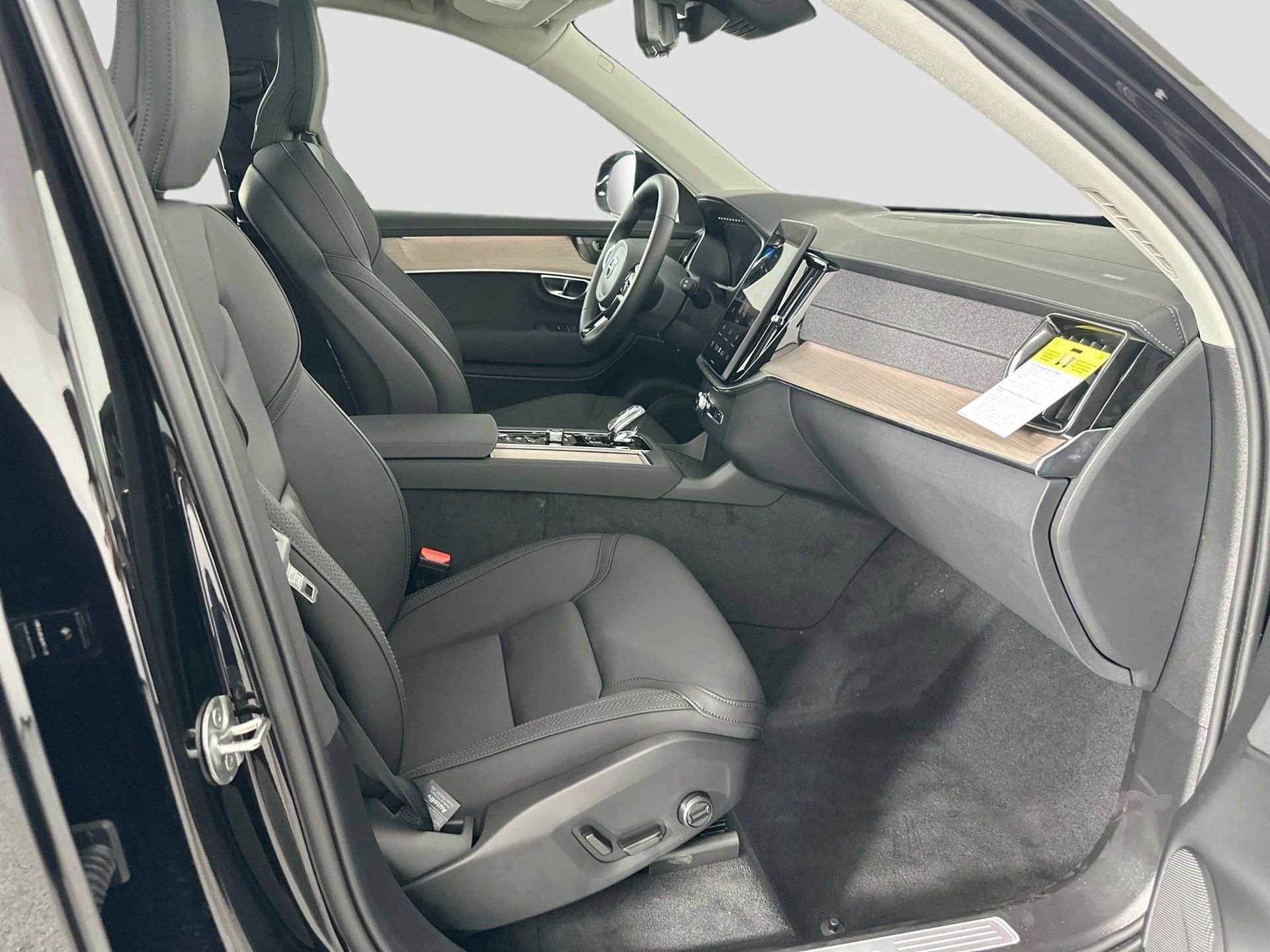 New 2026 Volvo XC90 B5 Plus w/ Protection Package Premier AWD/4WD image 26