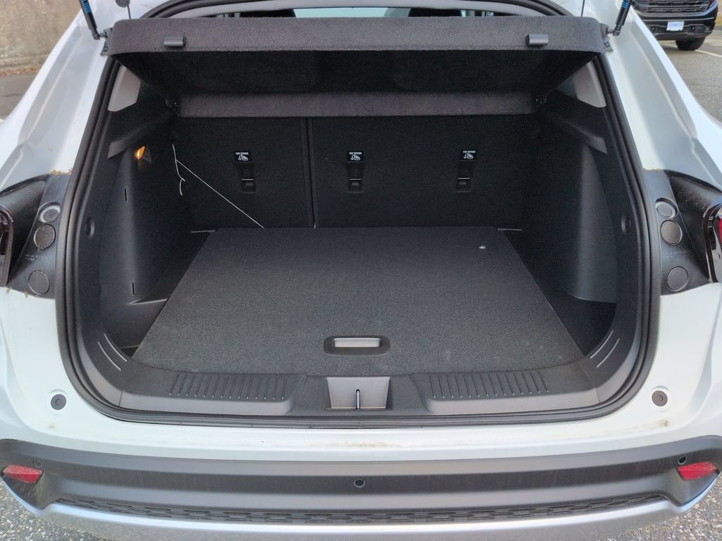 New 2026 Chevrolet Trax LT w/ Sunroof Package FWD image 22