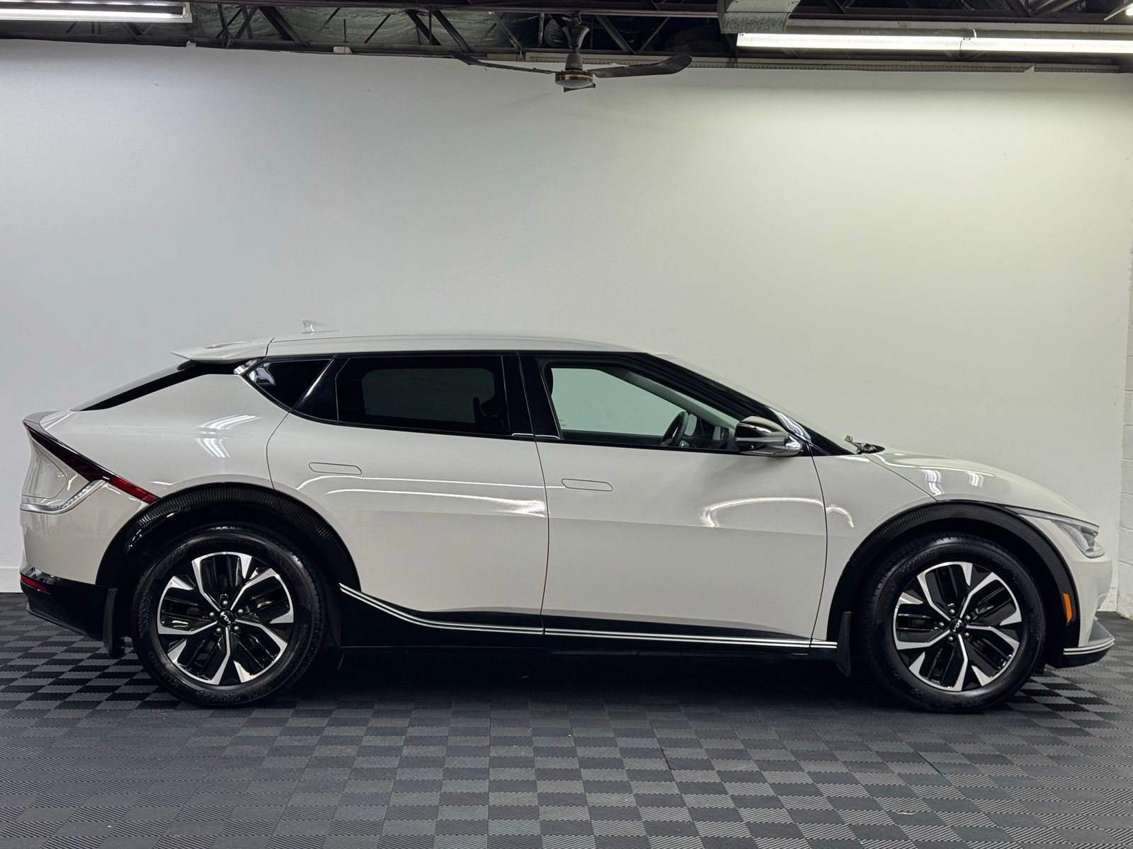 Used 2022 Kia EV6 Wind image 4