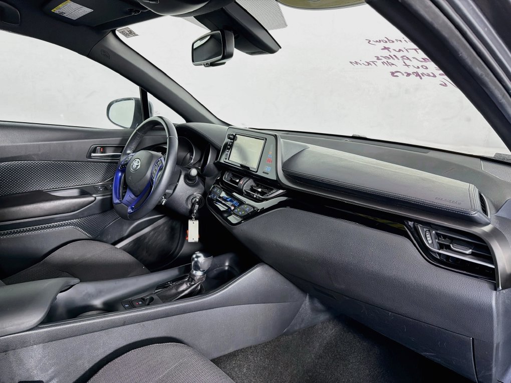 Used 2018 Toyota C-HR XLE FWD image 29