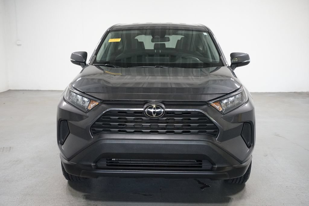 Used 2022 Toyota RAV4 LE FWD image 2