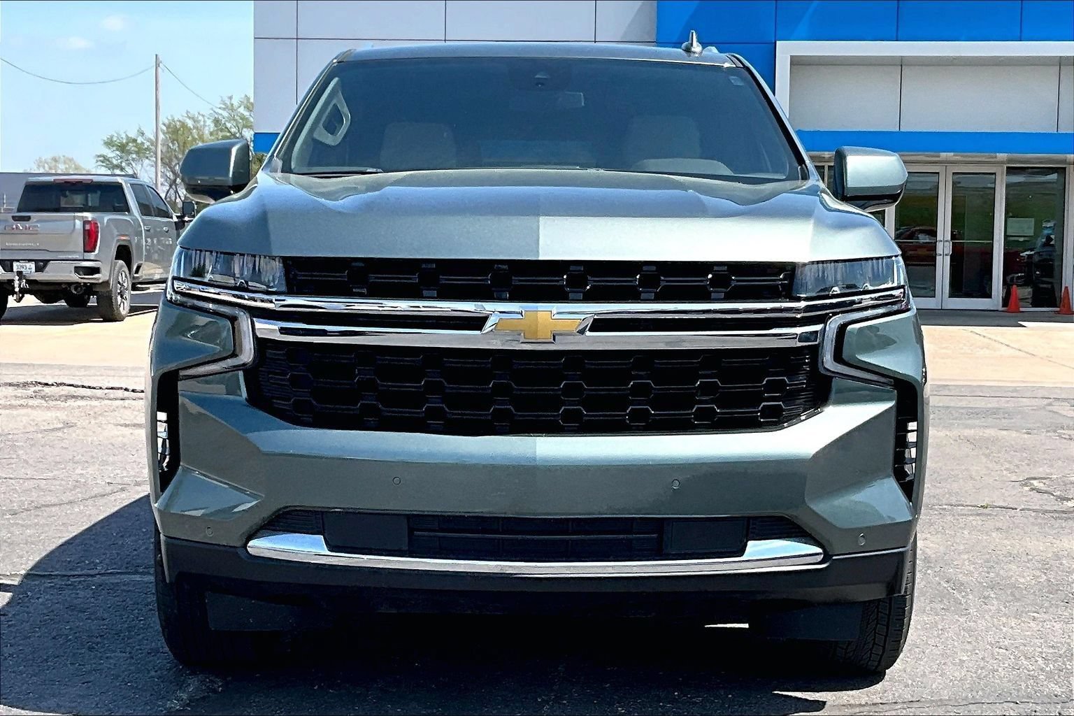 Used 2023 Chevrolet Tahoe LS AWD/4WD image 3