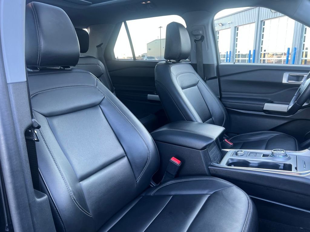 Certified 2023 Ford Explorer XLT w/ Equipment Group 202A image 33