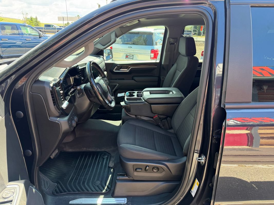 Used 2023 Chevrolet Silverado 1500 LT AWD/4WD image 11