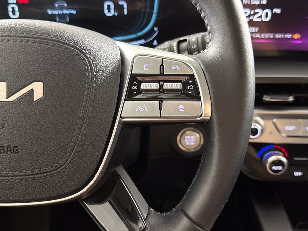 Used 2025 Kia Telluride LX FWD image 17