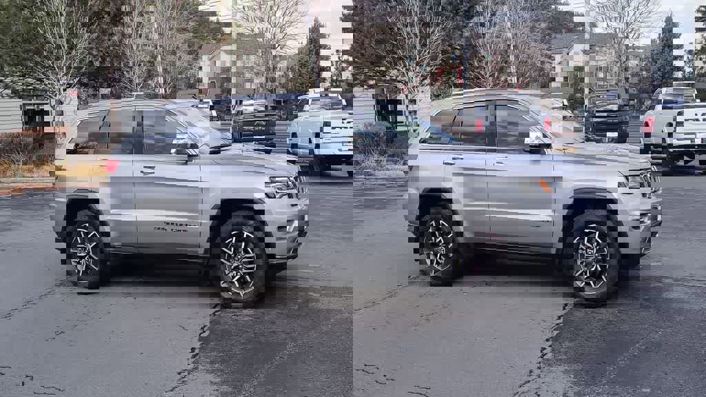 Used 2021 Jeep Grand Cherokee Limited w/ Premium Lighting Group image 2