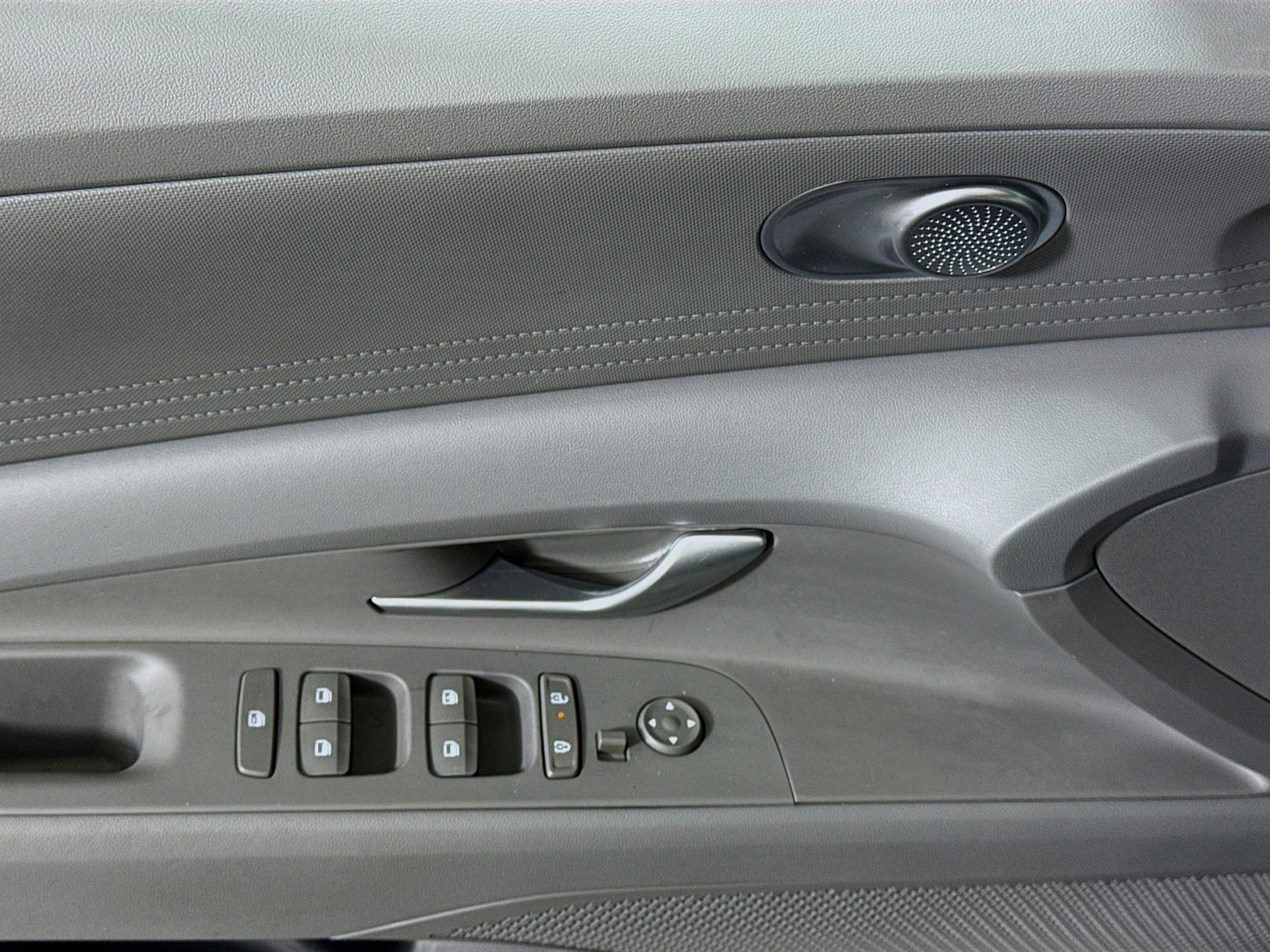 Used 2025 Hyundai Elantra SE image 23