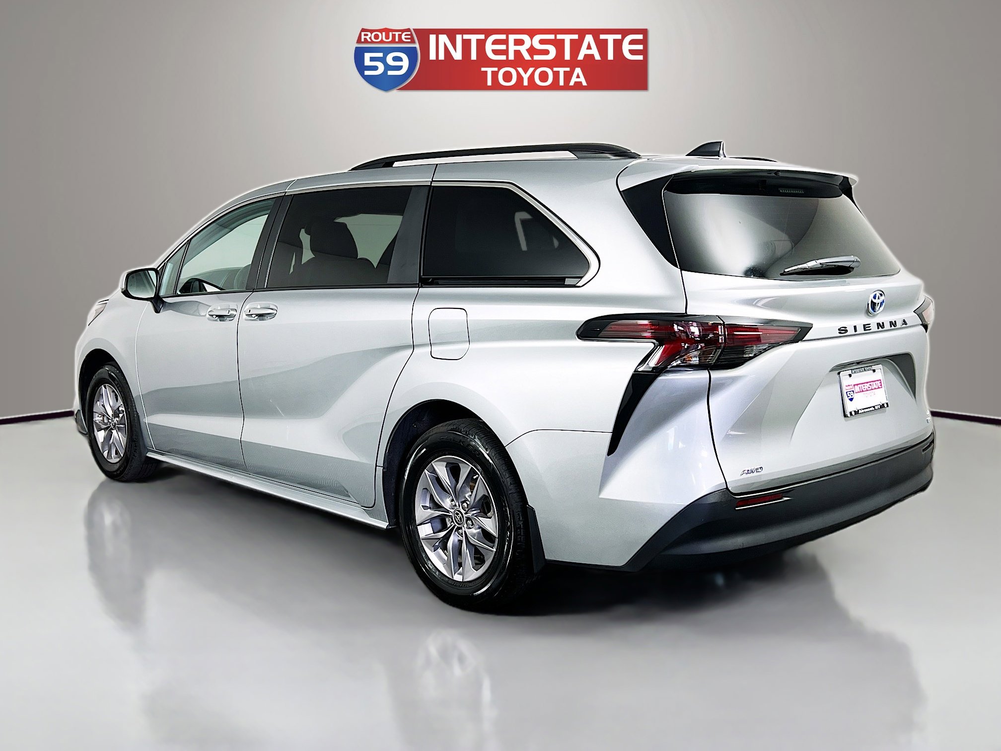 Certified 2024 Toyota Sienna LE w/ LE Plus Package image 5