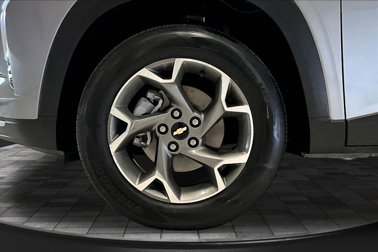 Used 2025 Chevrolet Trax LT w/ LT Convenience Package FWD image 34