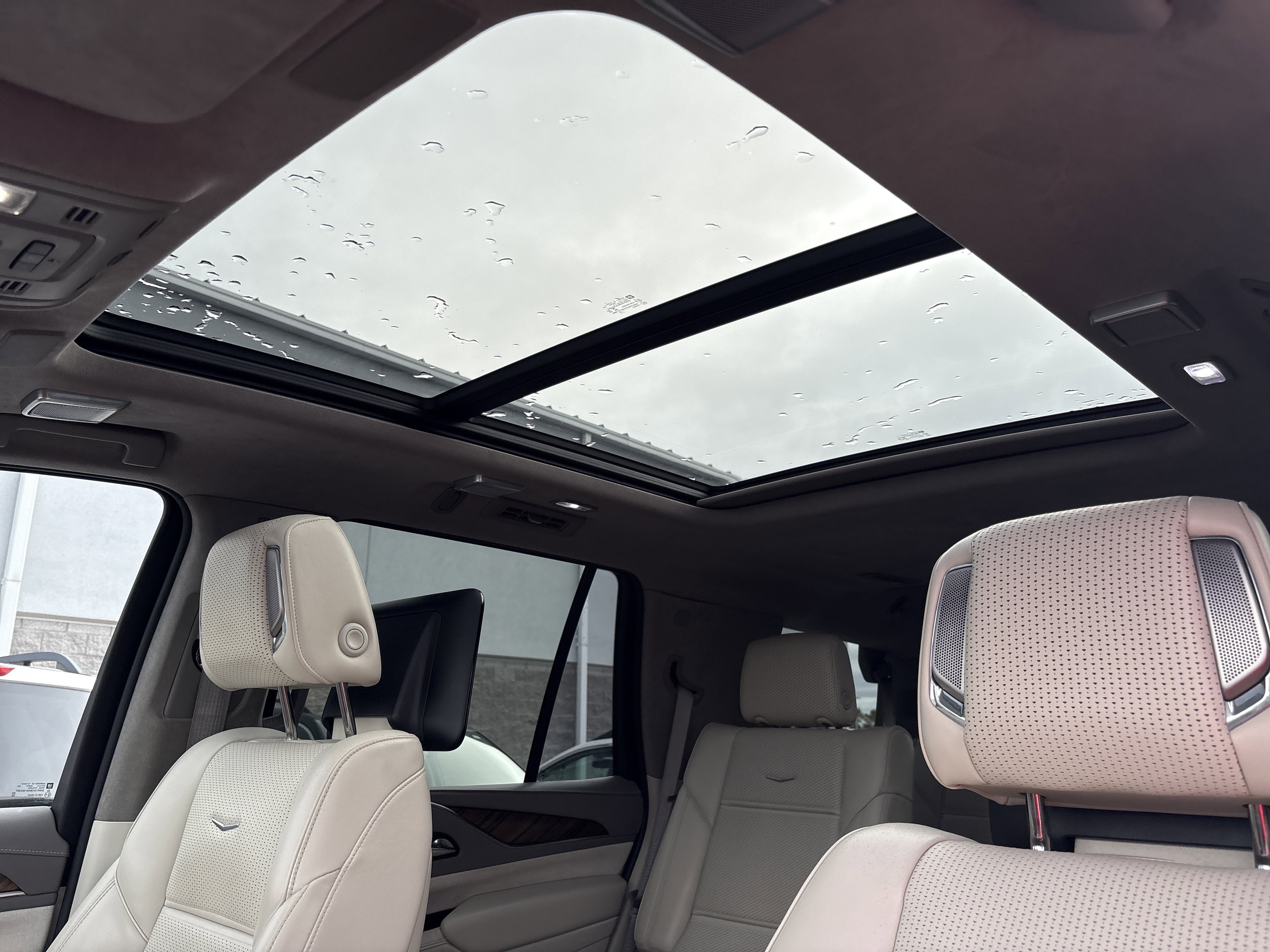 Used 2023 Cadillac Escalade Sport Platinum image 4