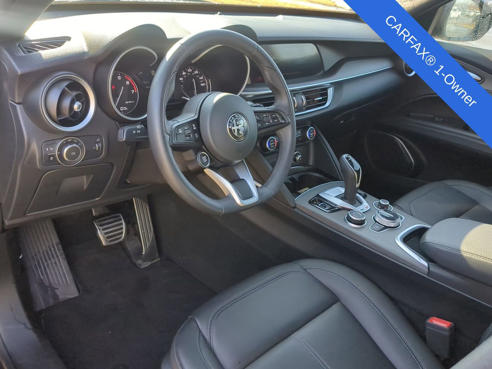 Used 2023 Alfa Romeo Stelvio Ti image 2