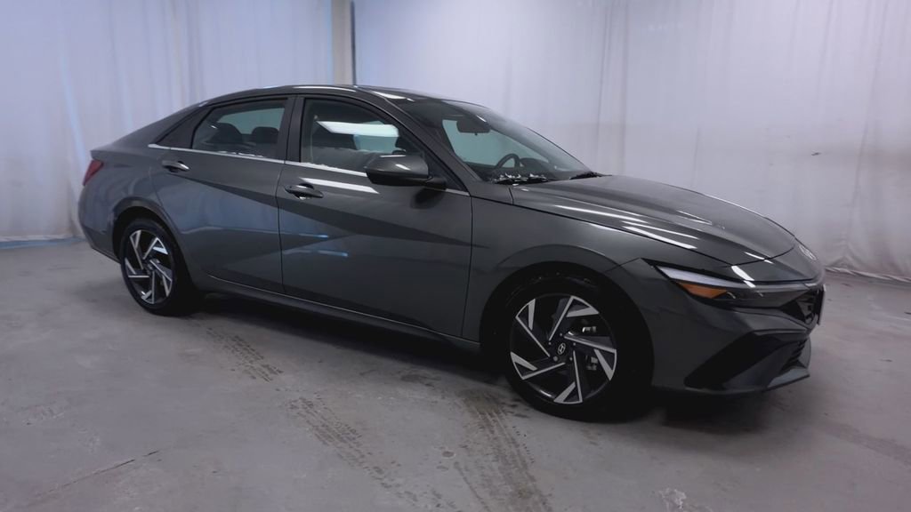 Used 2025 Hyundai Elantra SEL image 18